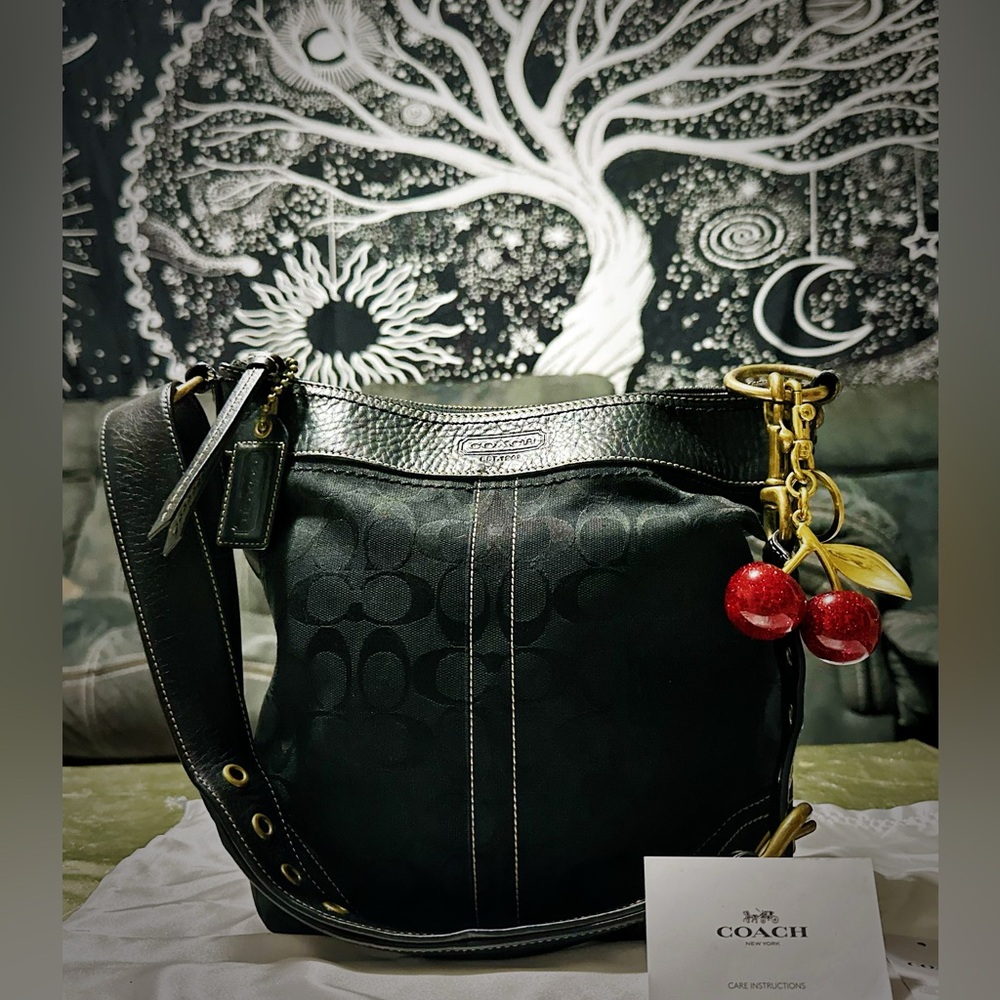 Vintage Coach soho Black Shoulder Bag with Cherry Charm 2006 - Picture 5 of 17